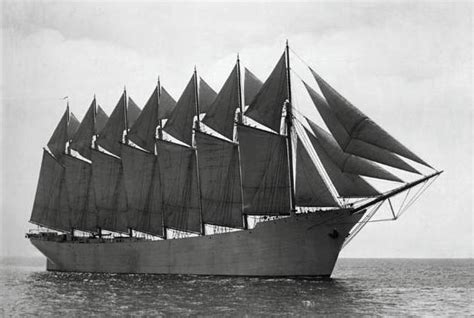 Le Bateau à Trois Mâts - Dépeignant la Liberté et l'Épopée Maritime de l'Extrême-Orient!