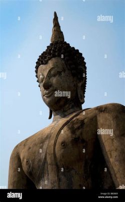 Le Bouddha de Sukhothai ? Une Fusion Intriguante d'Élégance et de Spiritualité !