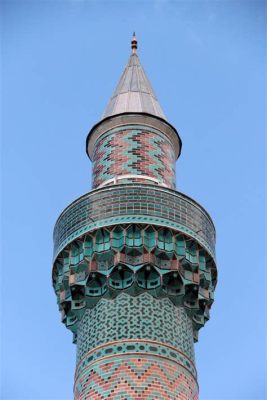 La Mosquée à Coupole Double d'Iznik: Une Mélodie Architecturale et une Symphonie de Tuiles Verdies!