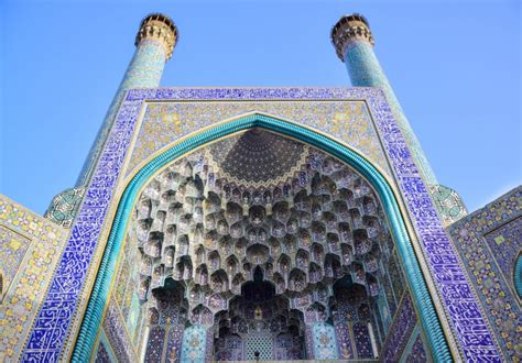 La Mosquée de Shah Jahan : Une Ode à l'Architecture Islamique et aux Couleurs Vibrantes!