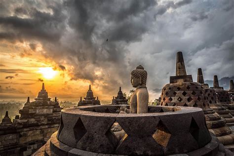 Le Relief de Borobudur: Une Ode à la Spiritualité et un Symbole d'Équilibre Cosmique !