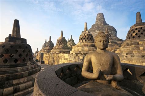 Le Relief de Borobudur! Révélations d'une Maîtrise Sculpturale Incomparable et d'une Profondeur Spirituelle Ineffable