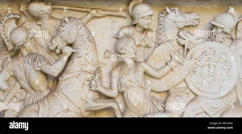 Le Sarcophage de Valerius: Sculptures Réalistes d’une Scène Funéraire Romaine!